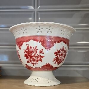 Elegant Red and White Floral Vase